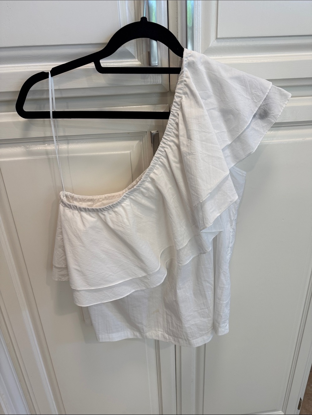 Chelsea28 White One-Shoulder Ruffle Top
